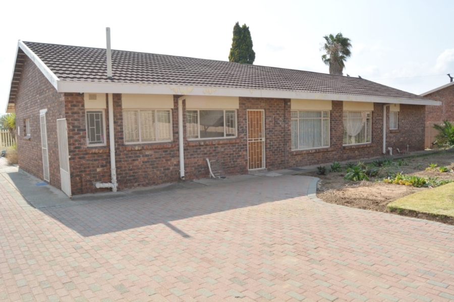 4 Bedroom Property for Sale in Riebeeckstad Free State